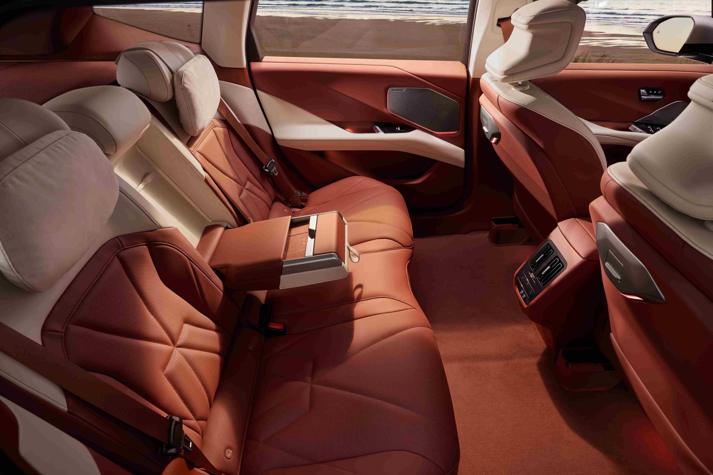 全新BMW 7系及两款长轴距版新世代车型迎来全球首发