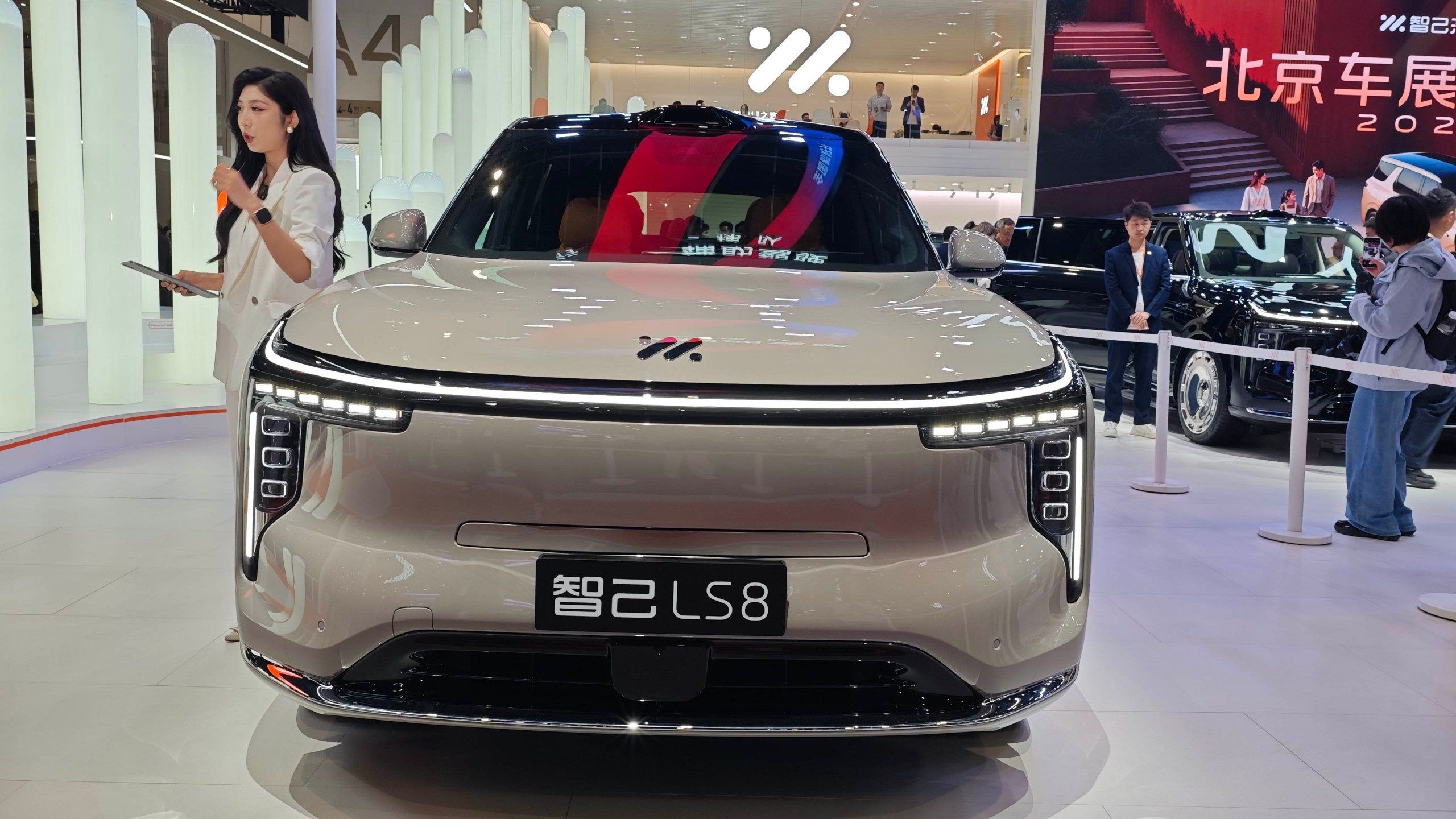 2026北京车展：智己LS8亮相，上市售24.98万起