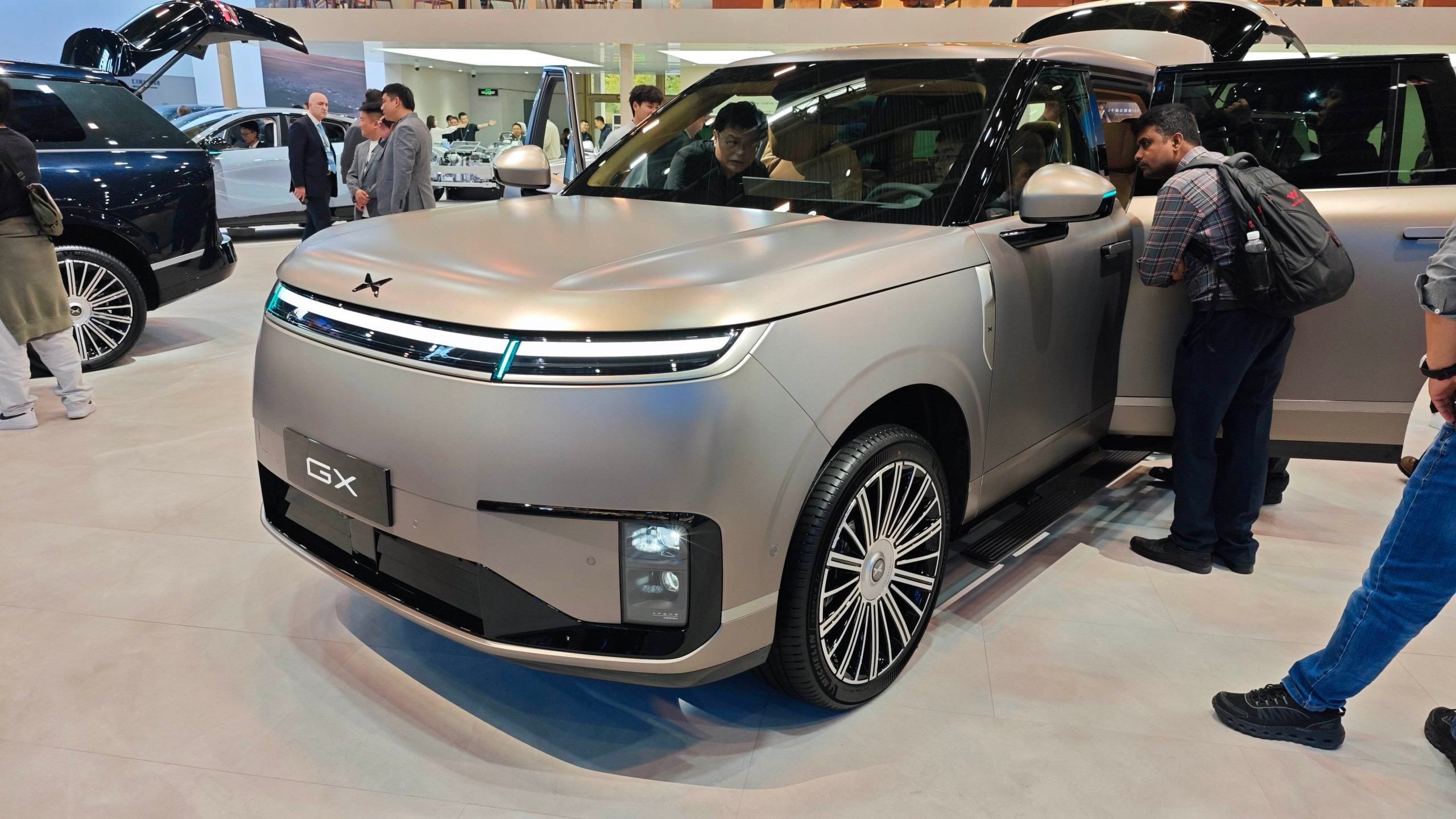 2026北京车展：小鹏GX亮相，预售价39.98万