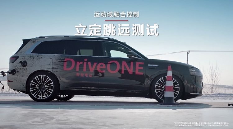 业界突破！华为智擎让3吨电动车完成1.2米立定跳远