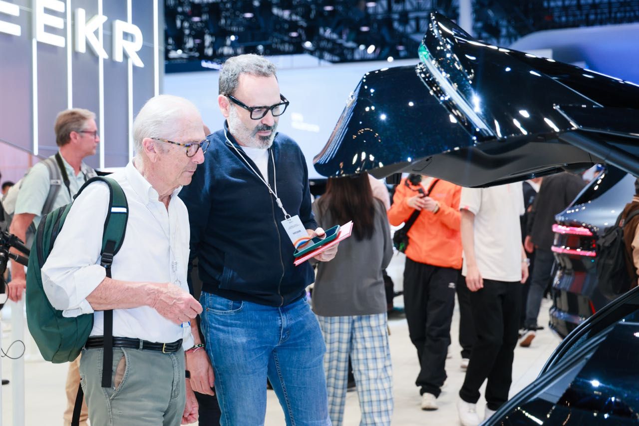 极氪豪华阵容引爆北京车展中国品牌取代豪华成为高端市场主导力量