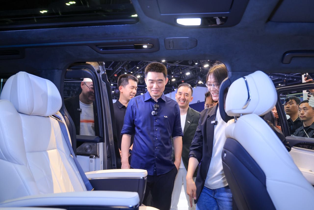 极氪豪华阵容引爆北京车展中国品牌取代豪华成为高端市场主导力量