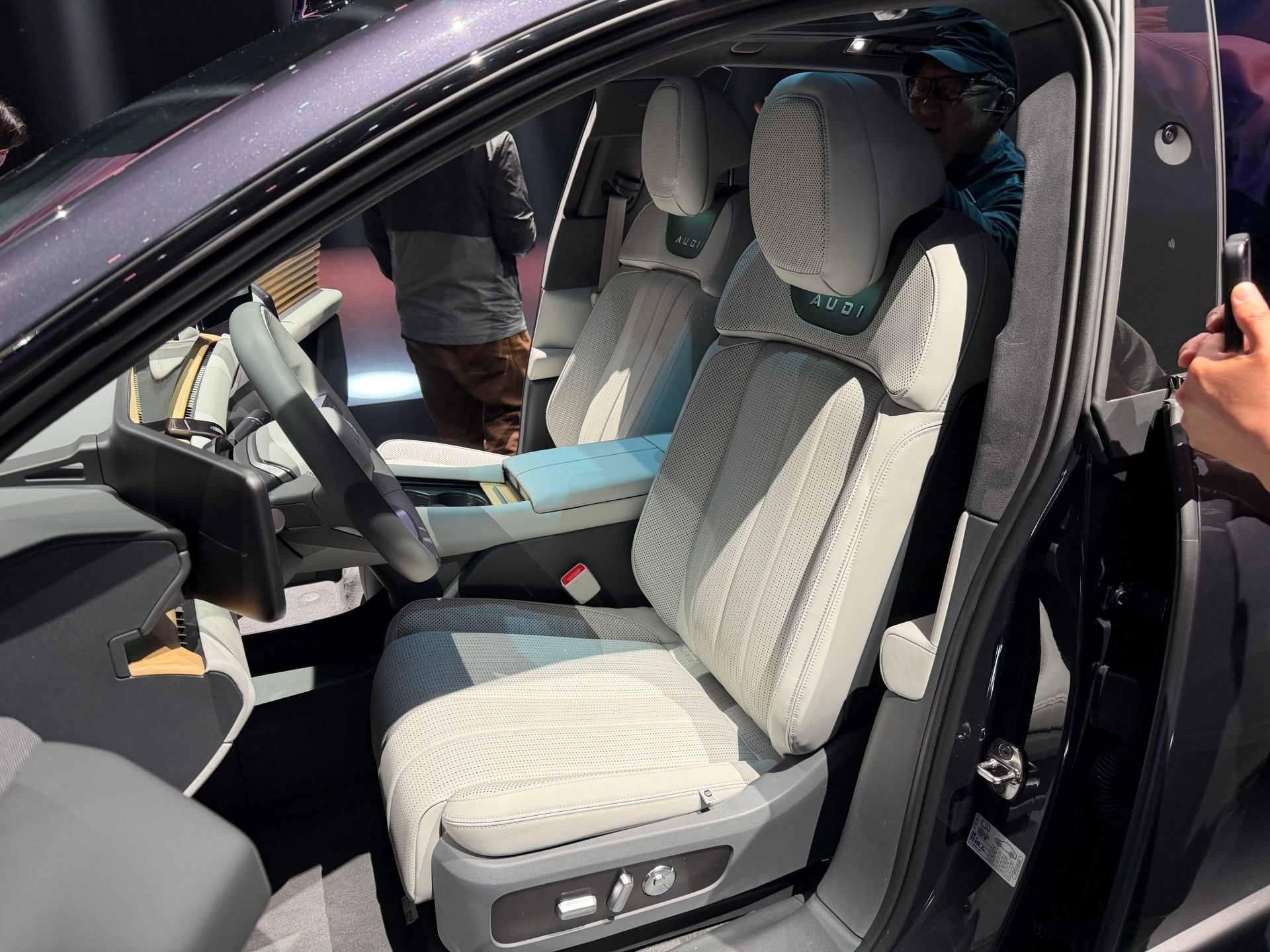 奥迪E7X开启预售,推5款车型/限时28.98万元起