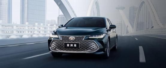 20 万左右的行政轿车 ，亚洲龙用 B+级尺寸定义“体面”