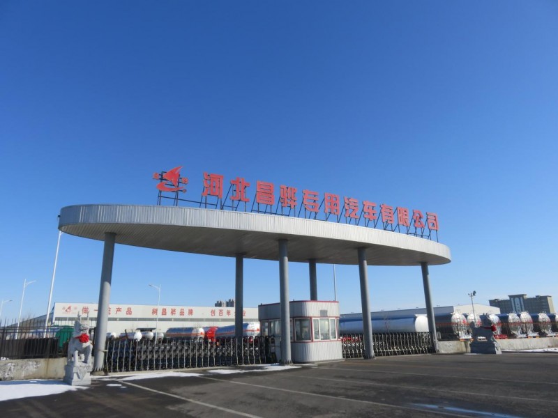 匠心铸梦三十载笃行致远启新程关世杰与昌骅汽车的创业奋斗史诗