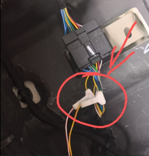 理想L9 Livis车主/小鹏GX车主集体破防：装了电动踏板，质保没了