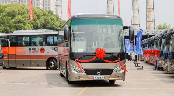 本土协同共筑绿色出行新生态奇瑞商用车20台纯电客车交付安奇租赁