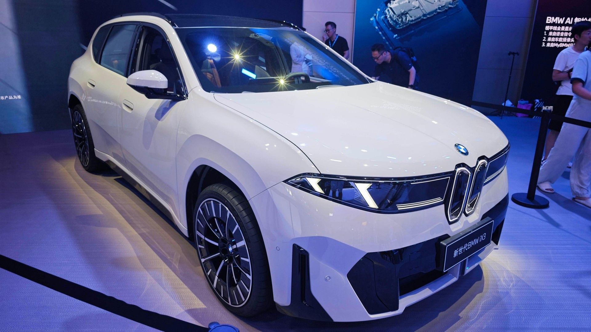 新世代BMW iX3 26.99万元起 宝马新世代双子星齐亮相