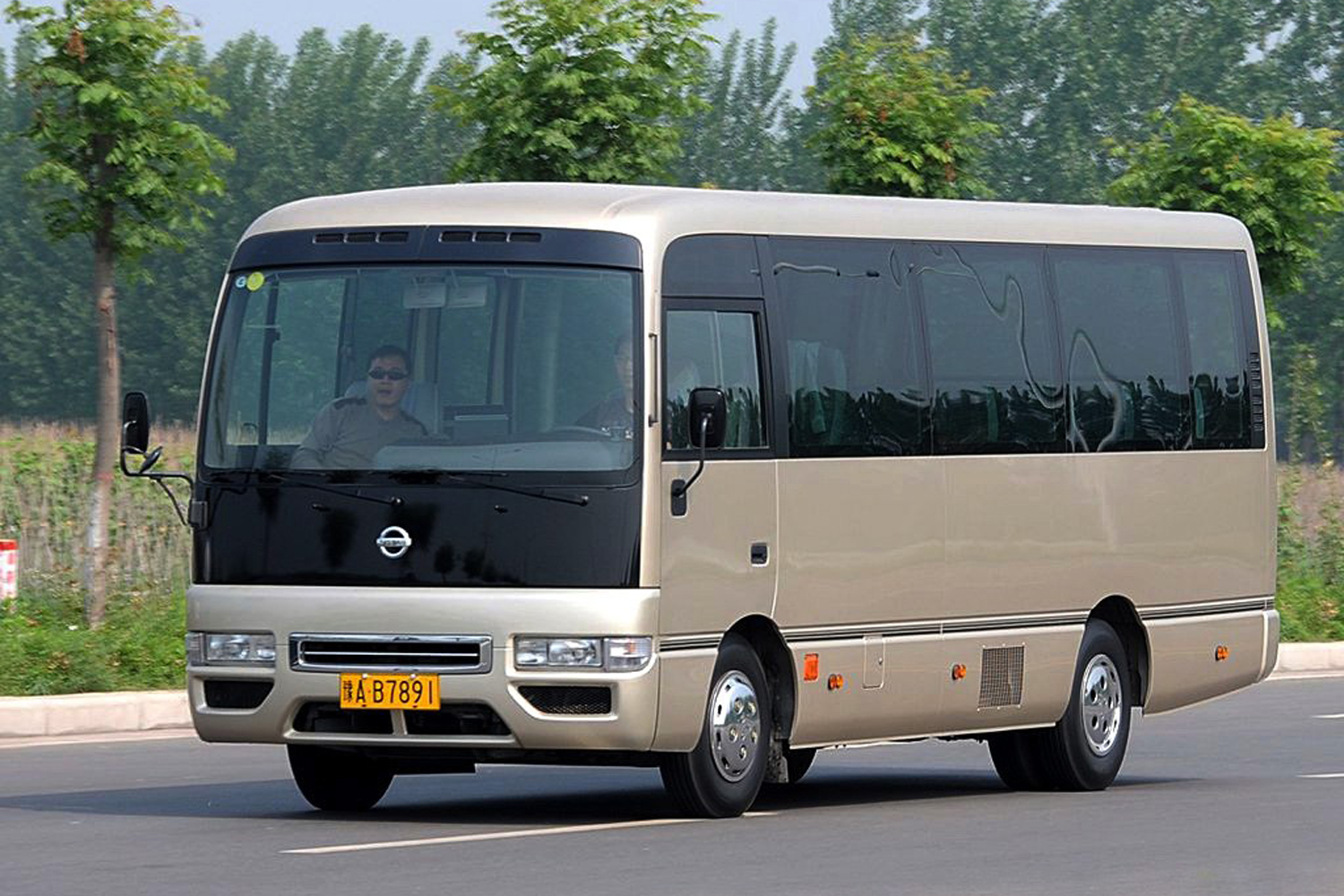 5l-尊贵vip 报价】碧莲参数_配置_美德洐-车讯网