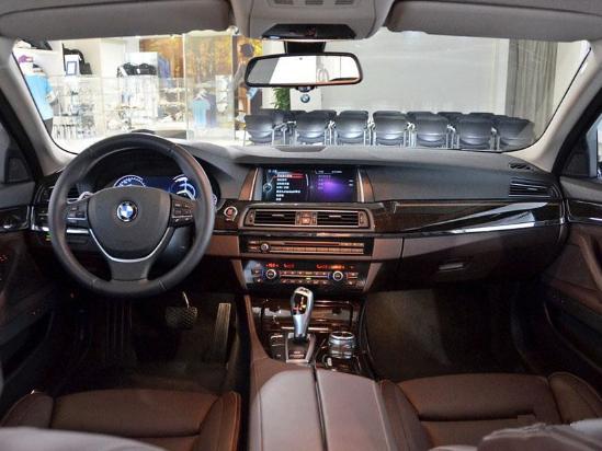 宝马的内饰设计可以说是"一品牌一设计"同质化潮流
