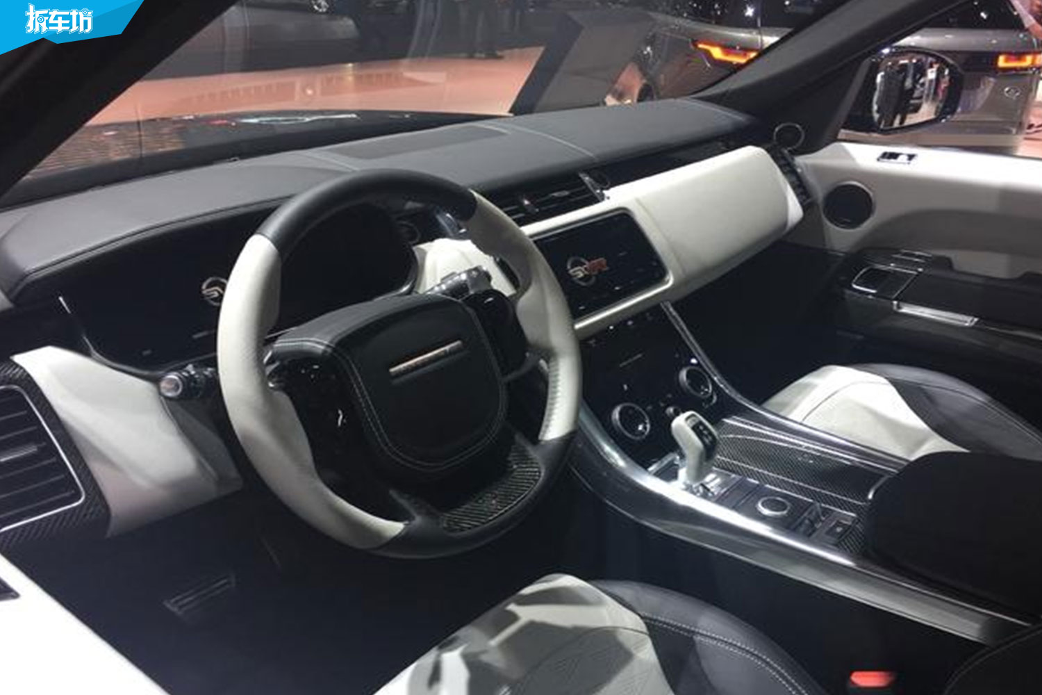 猛男中期改款新款路虎揽胜运动版svr亮相