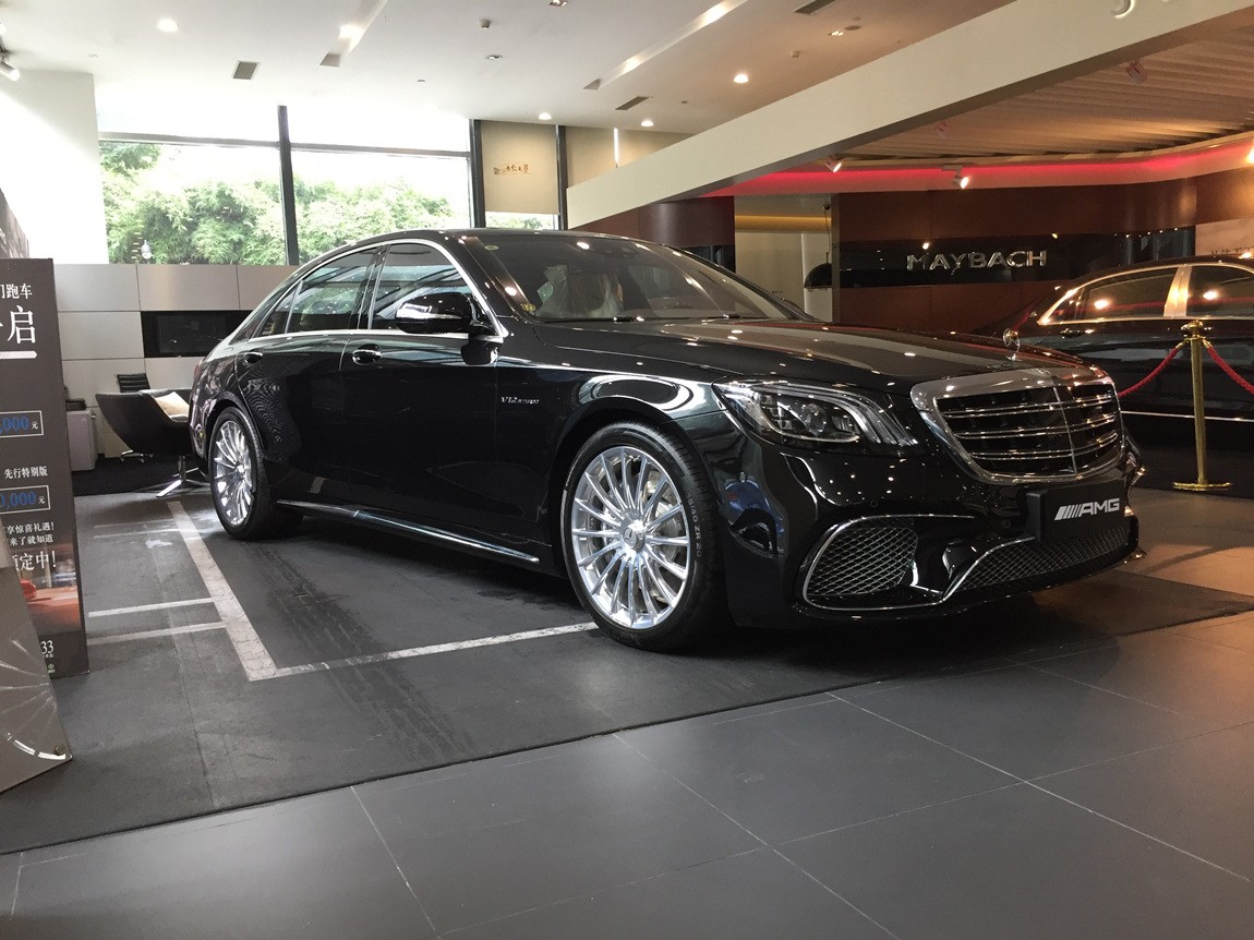 奔驰s65amg最新报价现车免消费税黑色米内