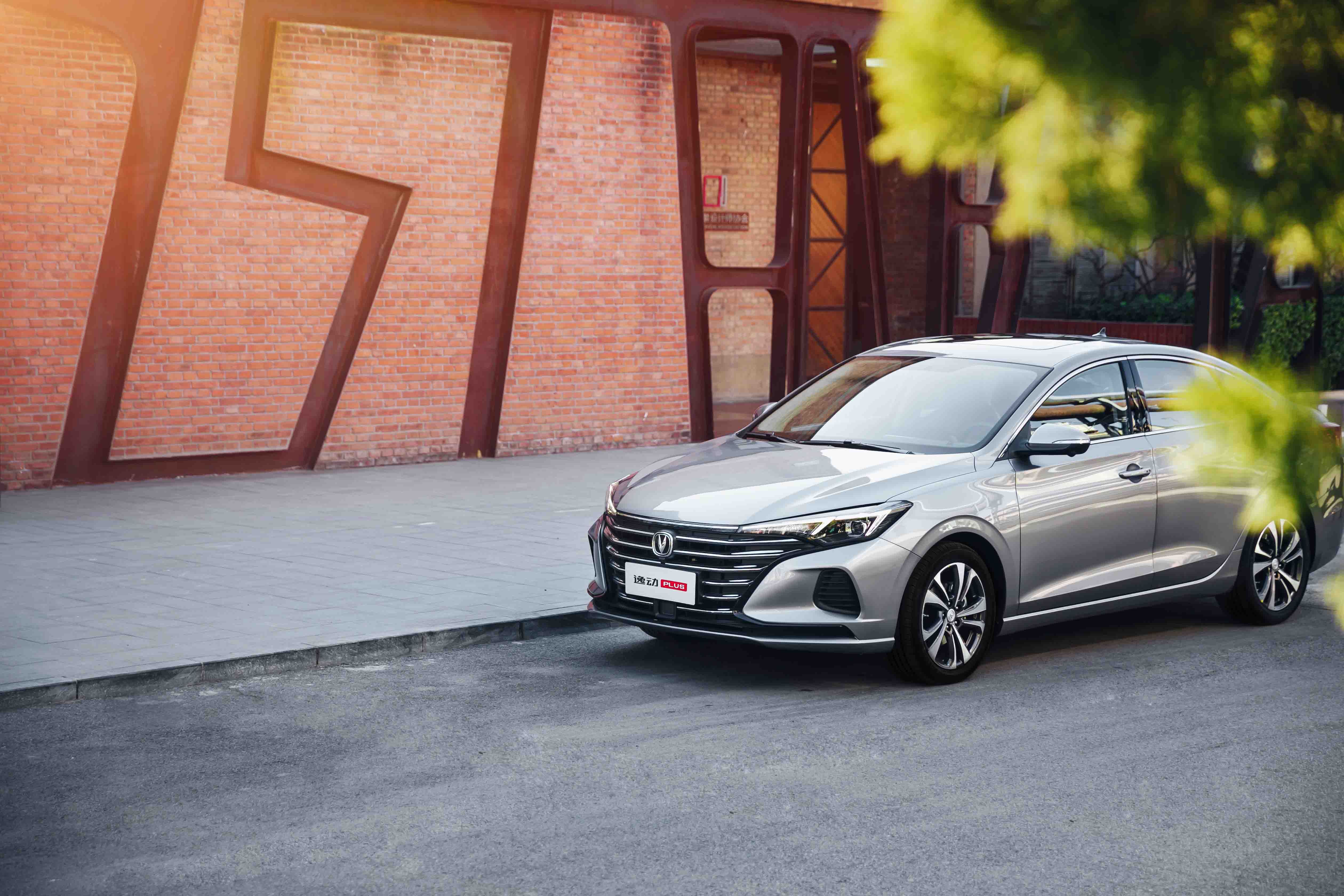 八年磨一剑长安逸动plus上市售价729万起