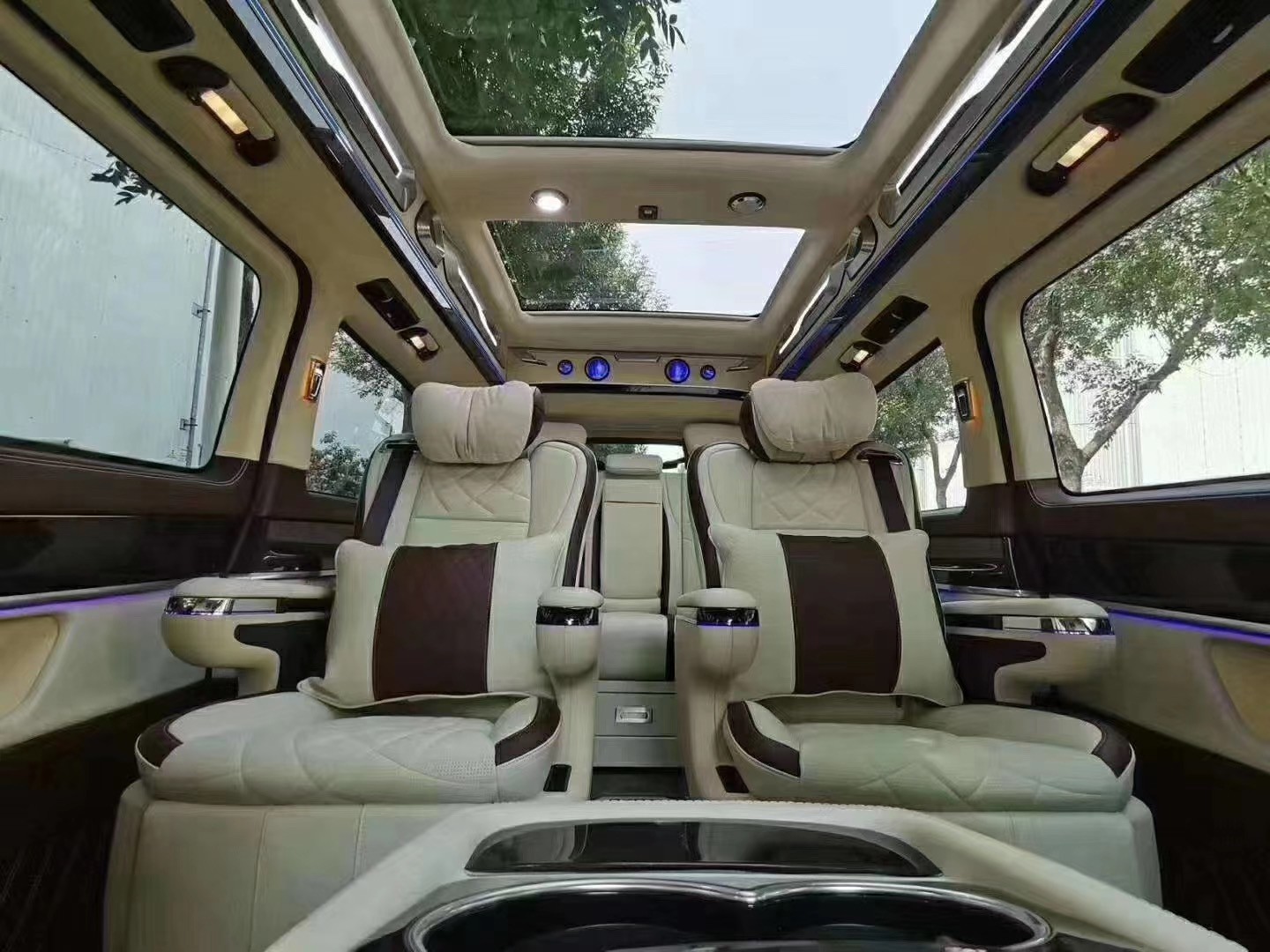 奔驰v250价格多少v250改装豪华内饰效果图