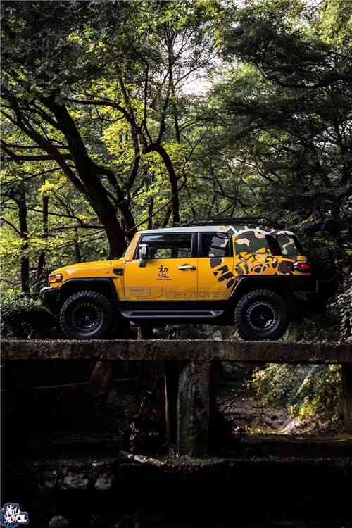 丰田fj酷路泽4.0双油气泵配置及报价改装解