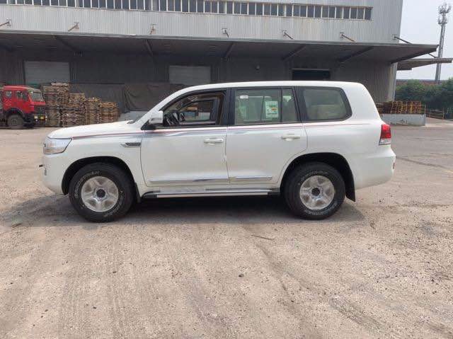 20款丰田酷路泽4000实现了公路行驶和越野性能的最佳结合.