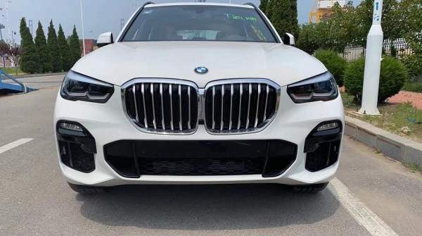 2020款宝马x5m白/咖8速suv 叫好又叫座