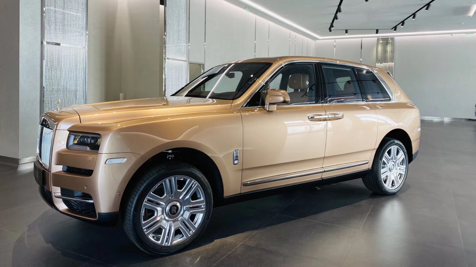 2020款劳斯莱斯库里南最新报价颜色齐全