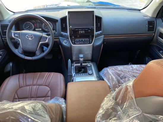 20款丰田酷路泽4500黑金刚(柴油版)内饰似乎多了不少机关暗器,等待你