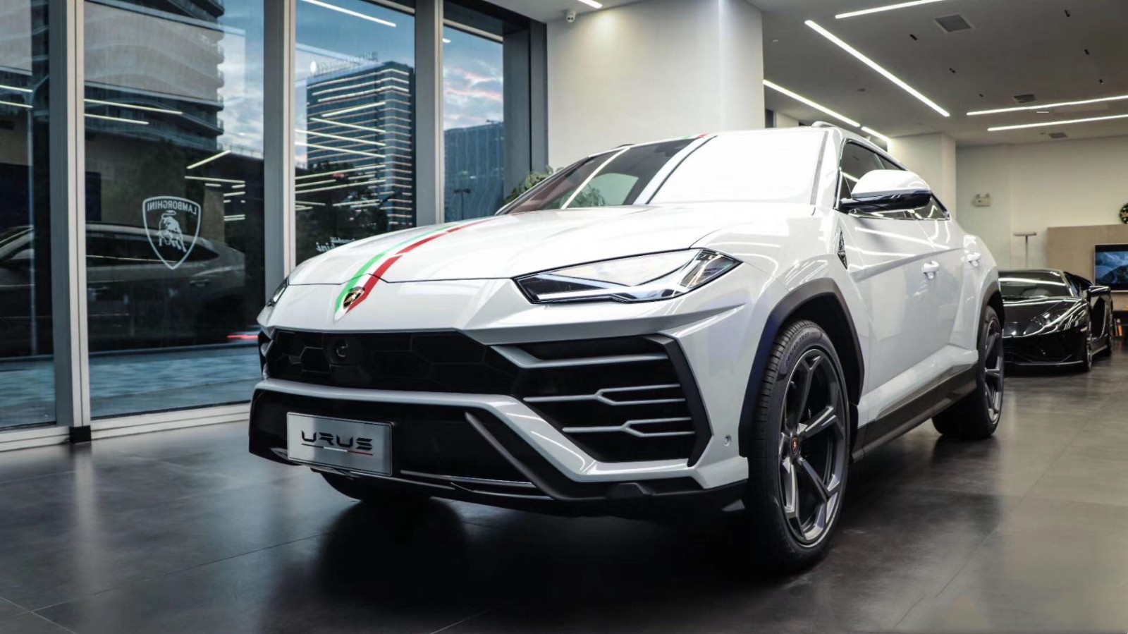 全新兰博基尼urus展厅现车颜色配置齐全