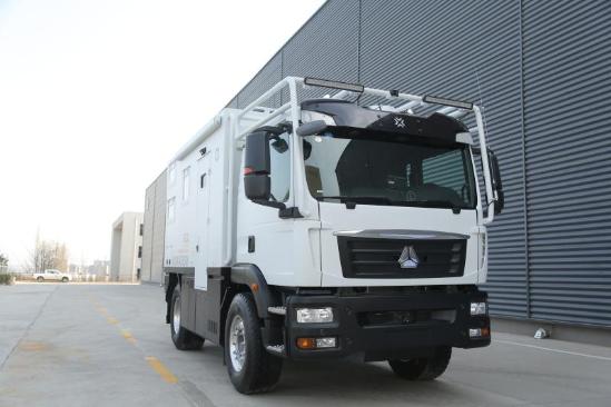 重汽汕德卡改装越野房车与你相约阿拉善