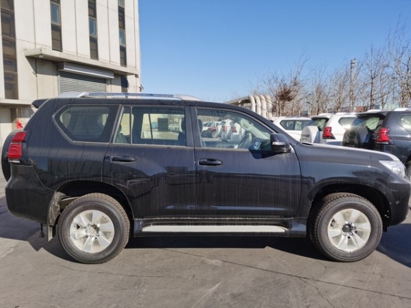 2020款柴油版丰田霸道3000十月抢购钜惠