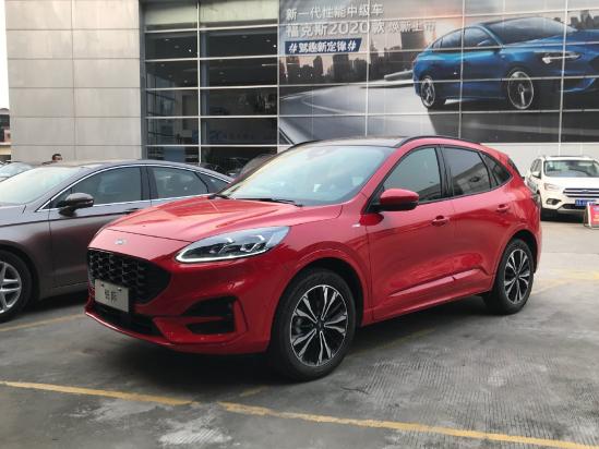 尾部的造型一改以往的圆润风格,锐际尾部整体的层次