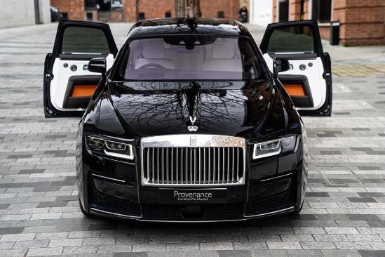 中网镀铬的帕特农神庙格栅采用垂直的设计劳斯莱斯古思特实