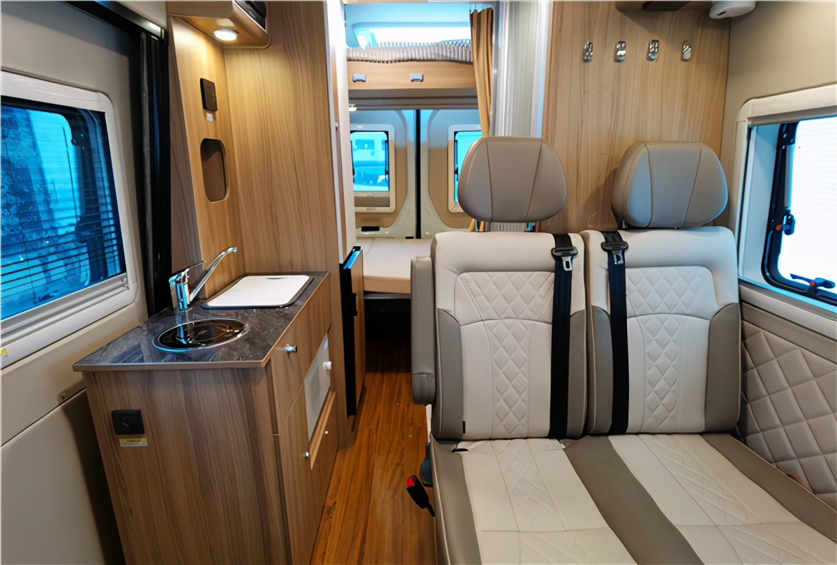 金冠宾歌b900上汽大通v90b型