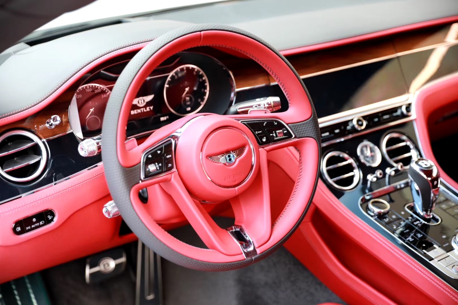 宾利欧陆gt白色红内饰现车随时可提不需预