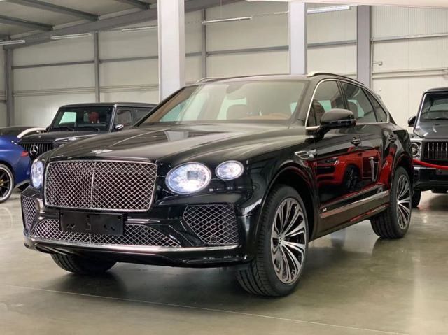 2021款宾利添越40现车最低直降30万元