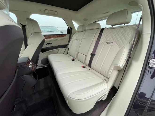 优雅绅士21款宾利添越现车英伦范十足