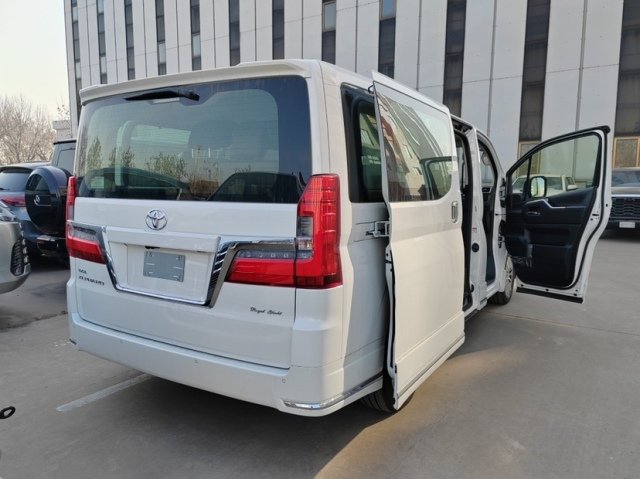 23款丰田格兰维亚仅需19万定车送豪礼