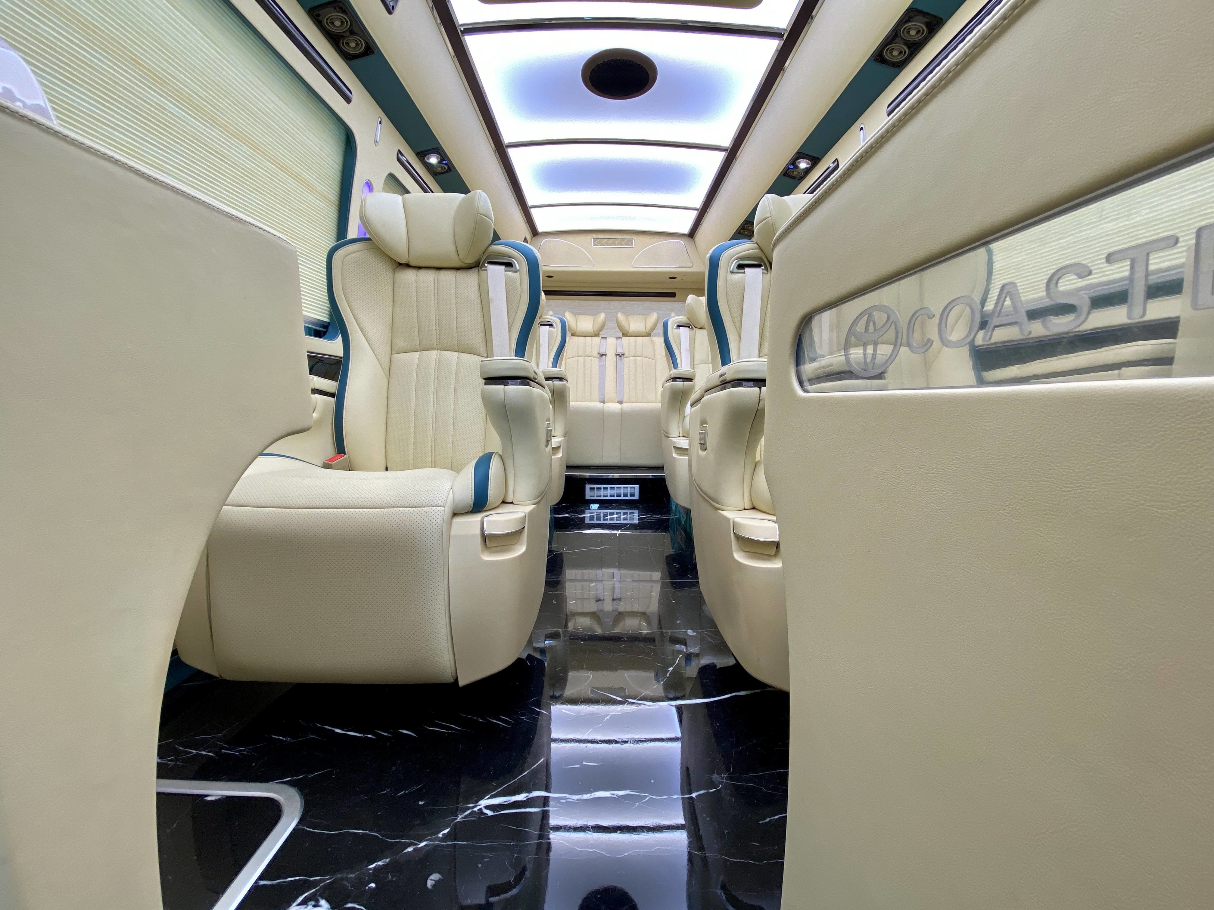 丰田考斯特12座蒙娜丽莎版报价现车