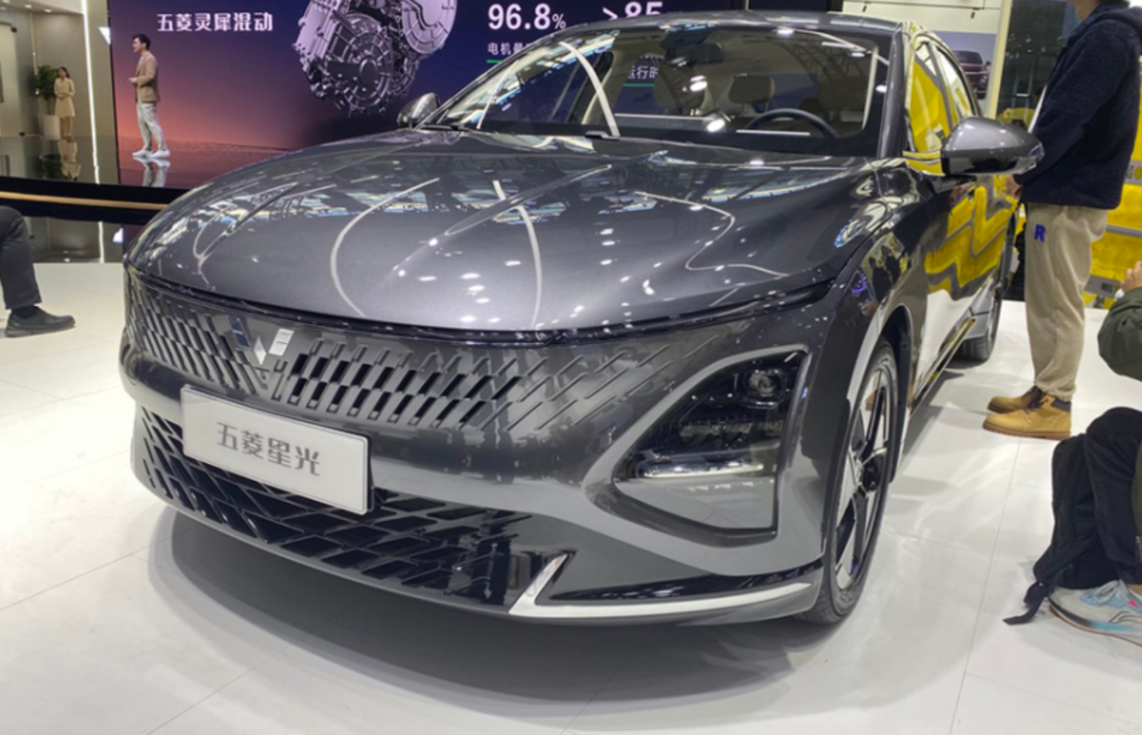 五菱首款轿车星光开启预售