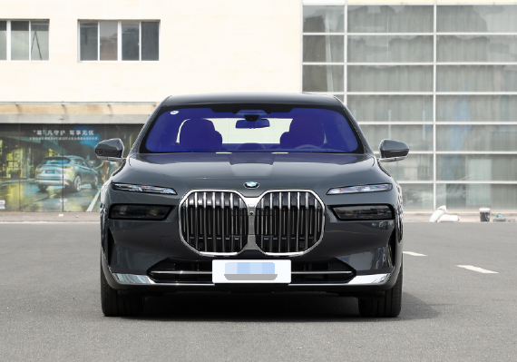 2023款宝马740运动气场很足 天津现车热卖价格