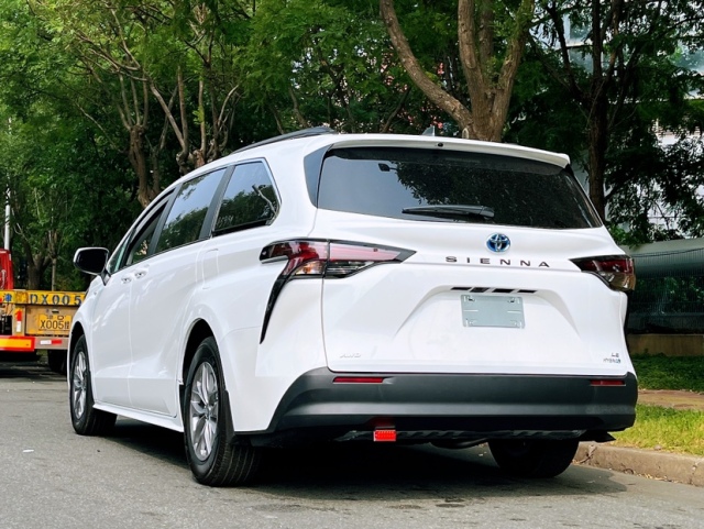 2024款进口丰田塞纳25l油电混合四驱标配底价出售