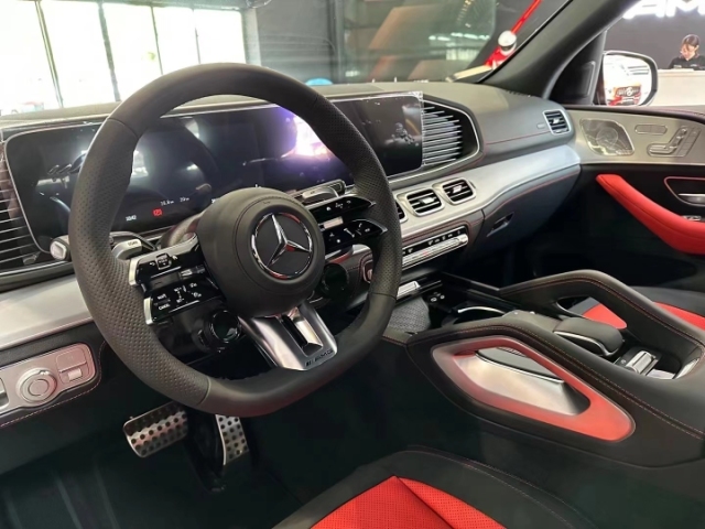 当前位置:>首页>/文章>/正文>内饰方面,依旧延续了运动型amg的主题,乍