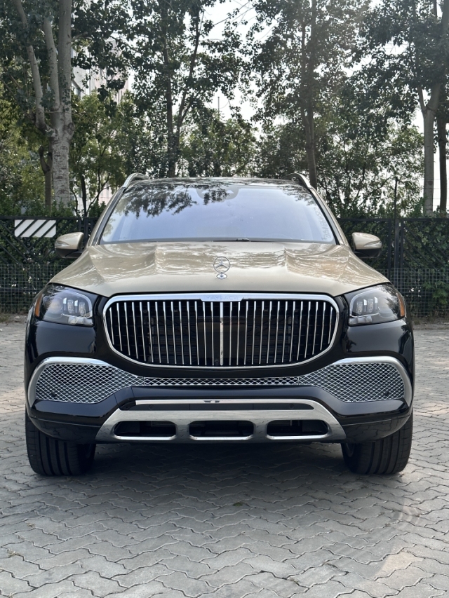 23款美规升级版迈巴赫gls600 双拼车漆行政4座