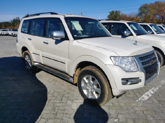 山猫22款三菱帕杰罗v93国六金标293万起低配价格