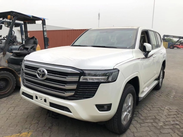 2024款丰田酷路泽4000四驱之王报价七十多万起