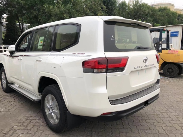 2024款丰田酷路泽4000四驱之王报价七十多万起