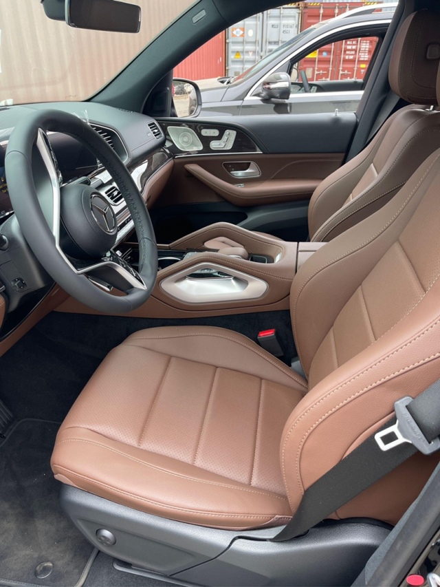 贵宾专线:189-2090-1317王经理(同微信)奔驰gle350的内饰精细了不少