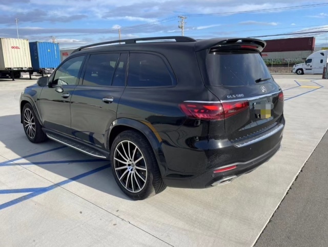 2024款奔驰gls580现车最低多少钱大嘴格栅变得更有冲击力