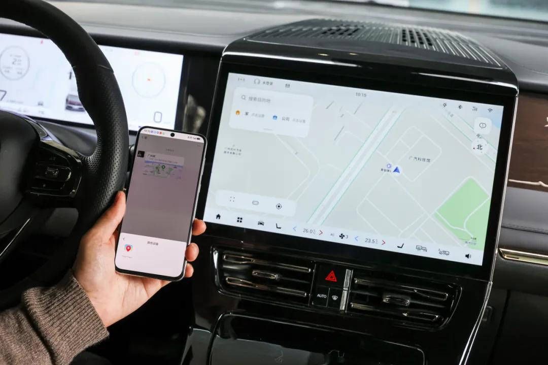 maps"地图,实现一键导航相比之下,mpv常青树别克gl8,一直在商业出行