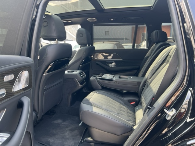 2024款奔驰gls63现车直降10万可分期傲慢的外观造型