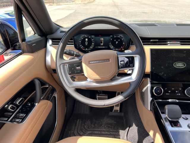 2024款路虎揽胜行政4.4t se 长轴 7座现车价格 精致的科技气息